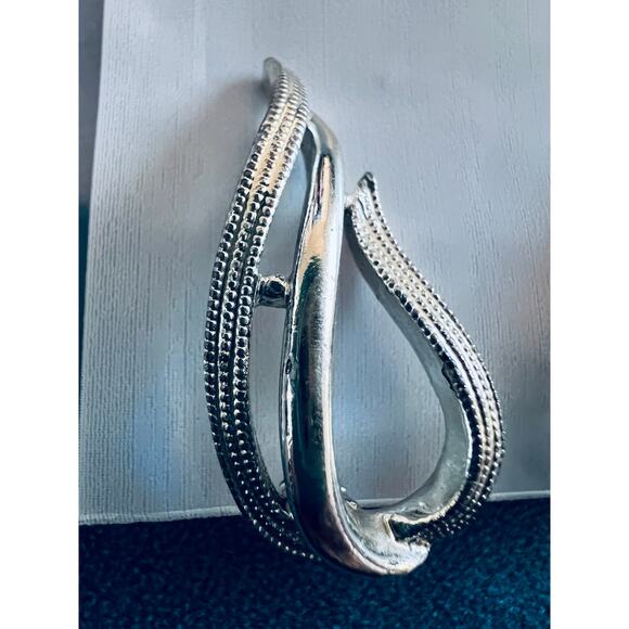 Vintage Sarah Coventry Clip-On Earrings Silver Tone Textured Teardrop Design - Picture 6 of 8